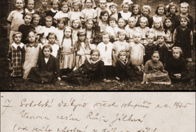 Sokolské žákyně rok 1925 s vedoucí sestrou Růžou Jílkovou